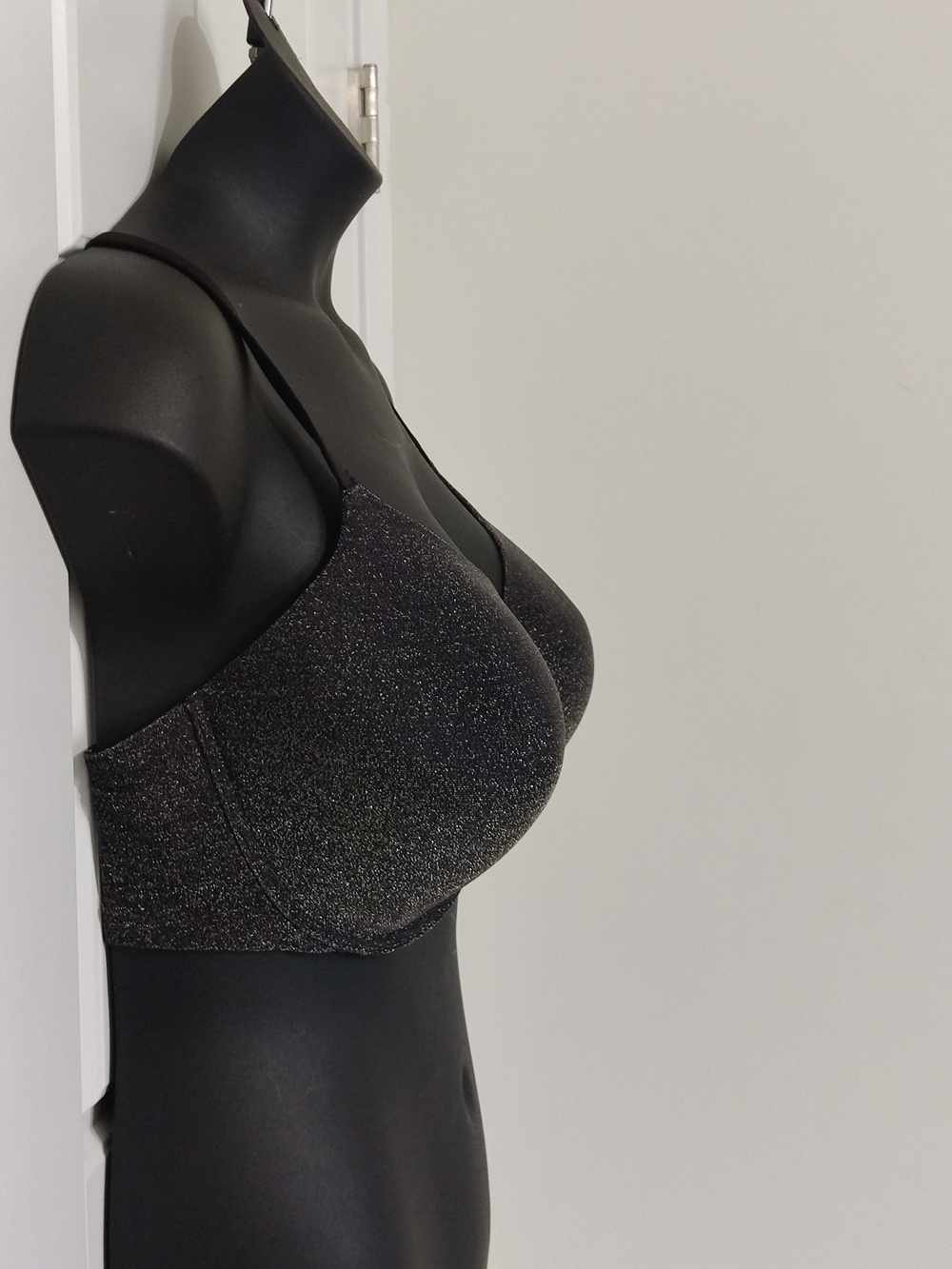 Victoria's Secret Body By Victoria Perfect Coverage Bra Size 40DD - Picture 2 of 6